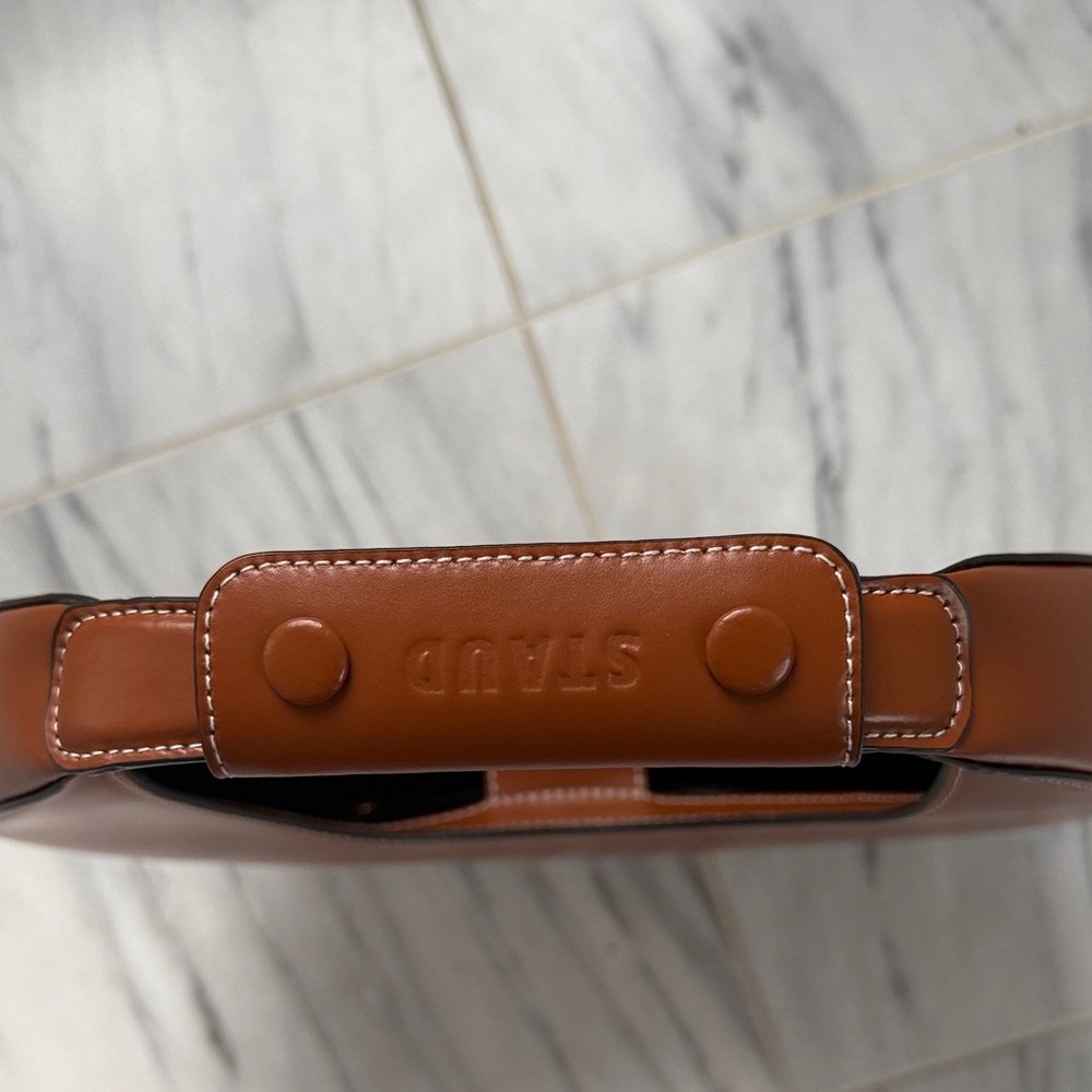 STAUD MOON SHOULDER BAG IN COGNAC LEATHER - Picture 2 of 9